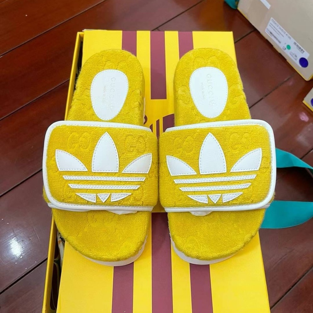 NWT Adidas X Gucci slippers - Picture 2 of 6